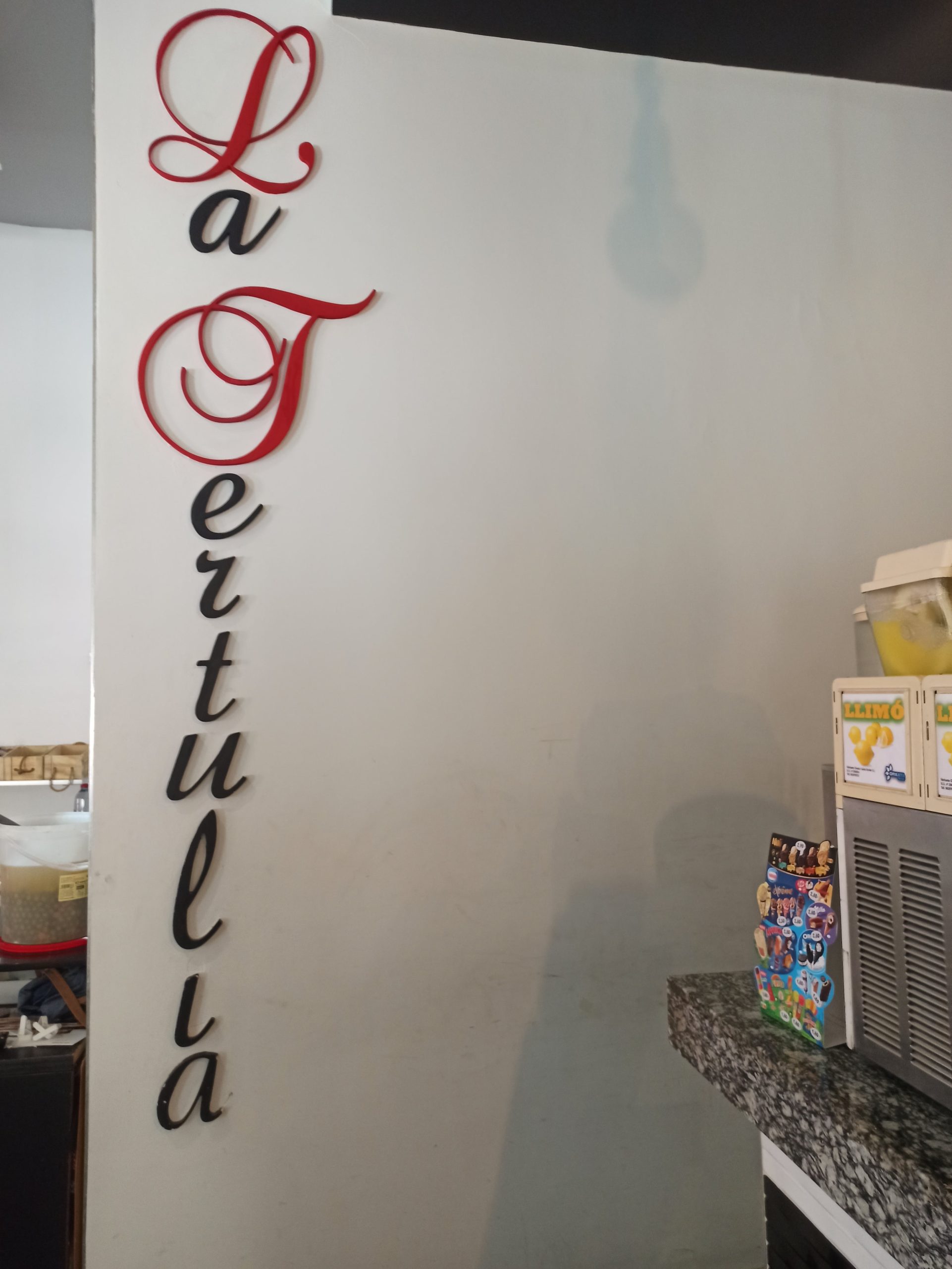 Esmorzars, bocateria i pizzeria.